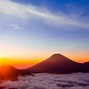 Gambar Pemandangan Gunung Matahari Terbit